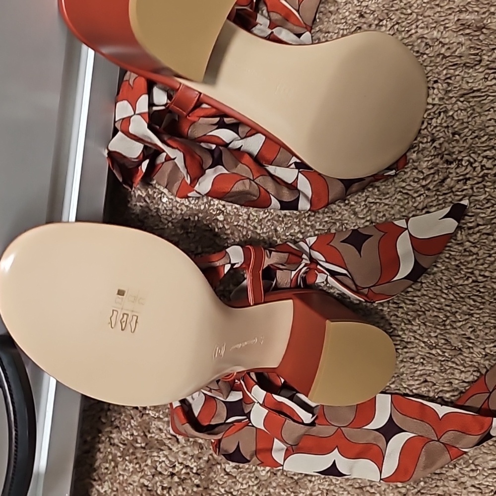 Shoes - Picture 4 of 7
